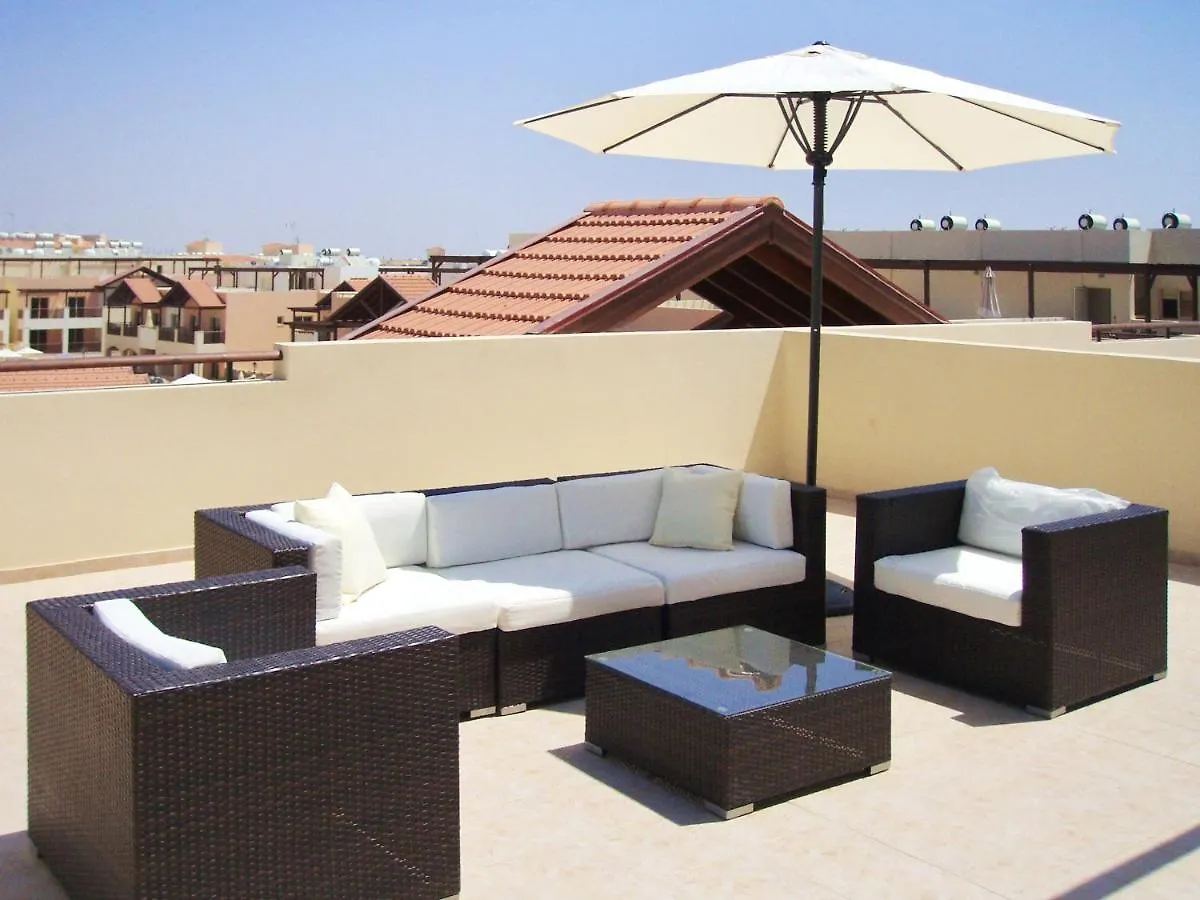 Apartment Seaside Terrace Retreat: 2BR with Pool near Larnaca Beach Tersephanou