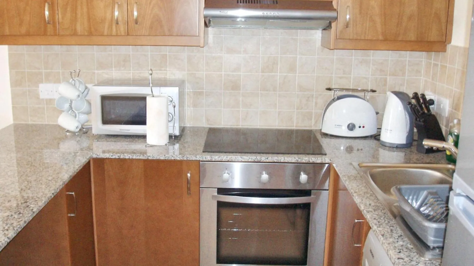 Seaside Terrace Retreat: 2BR with Pool near Larnaca Beach Tersephanou Cyprus