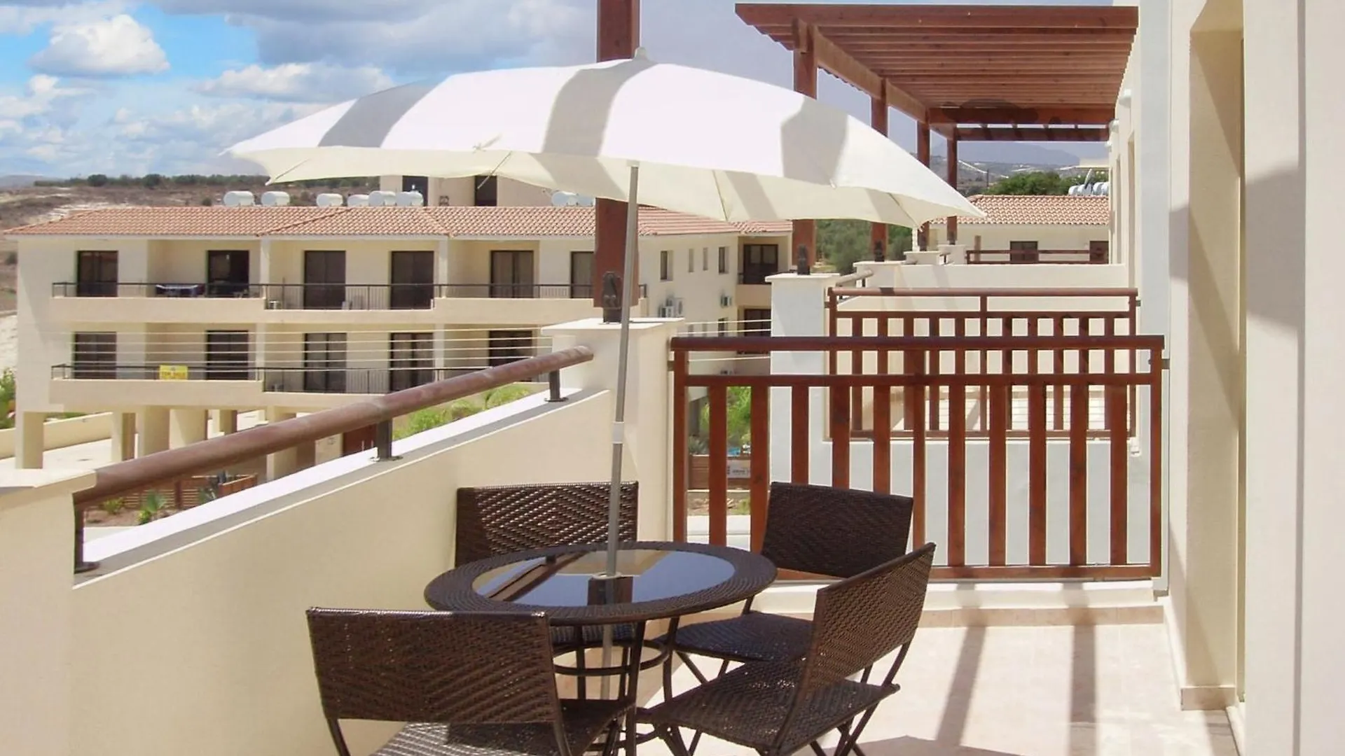 Seaside Terrace Retreat: 2BR with Pool near Larnaca Beach Tersephanou Apartment